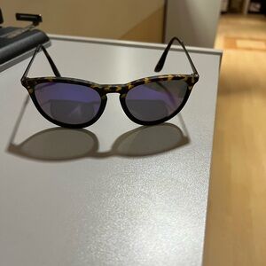 Stylish Tortoiseshell Sunglasses